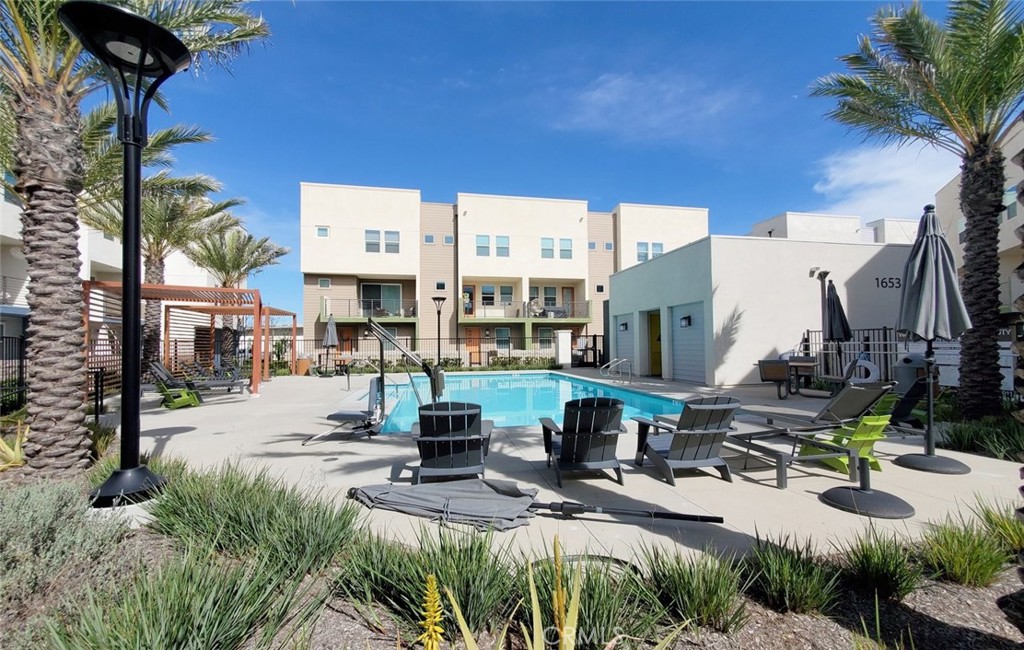 1673 W. Lincoln Avenue 102