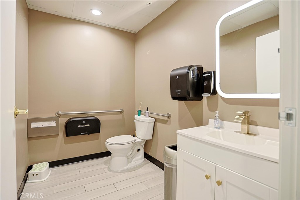 2244 Pacific Coast Hwy 106