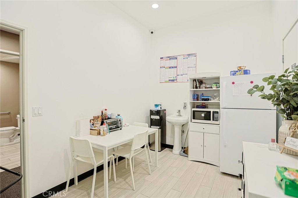 2244 Pacific Coast Hwy 106