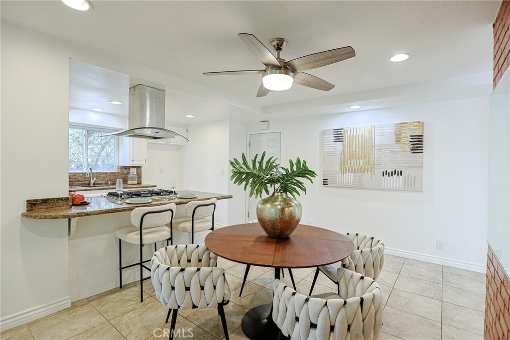 990 S Siet Place