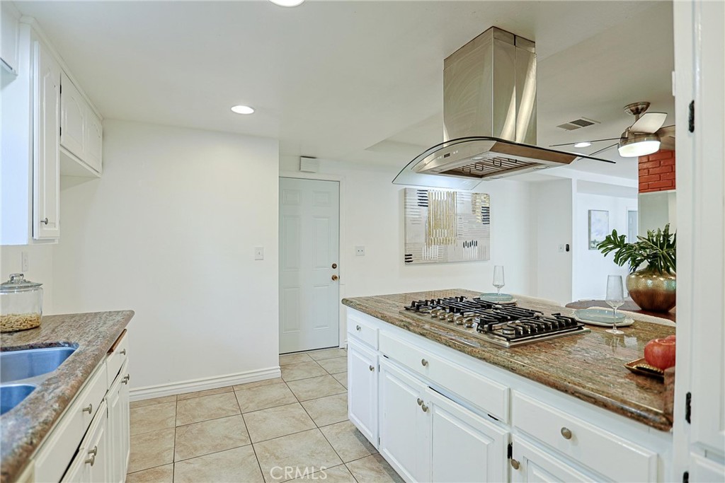 990 S Siet Place