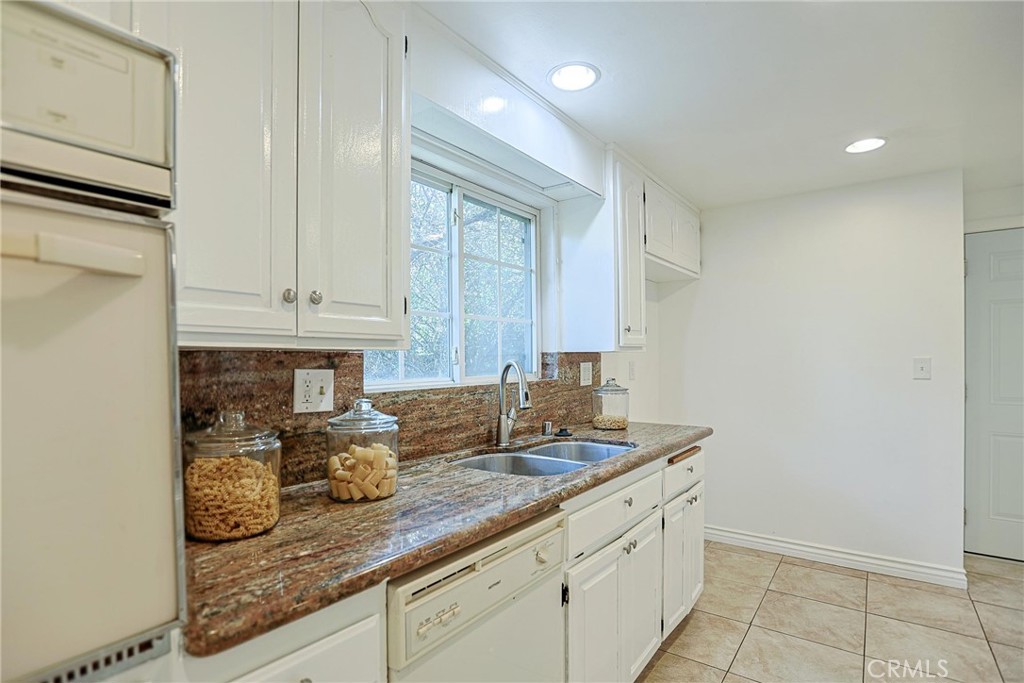 990 S Siet Place