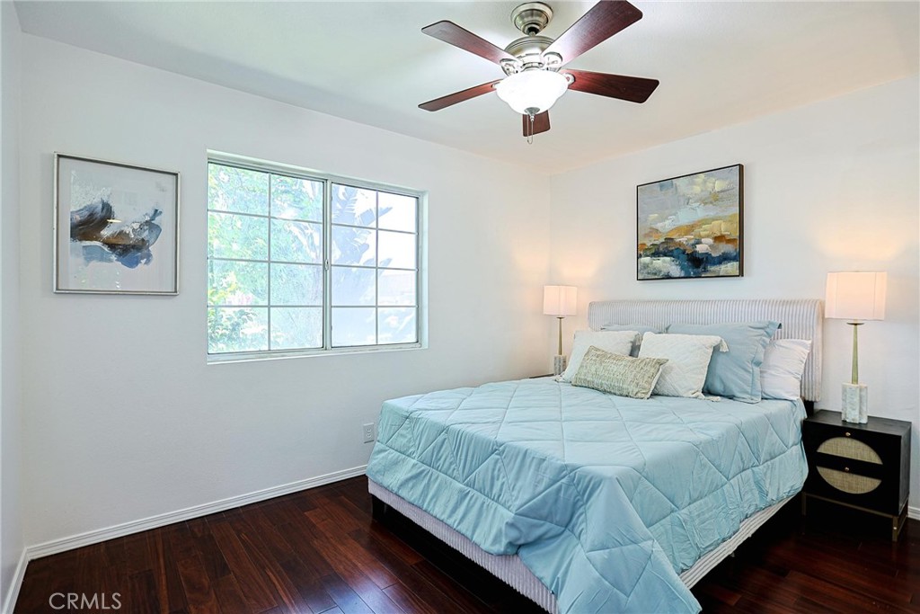990 S Siet Place