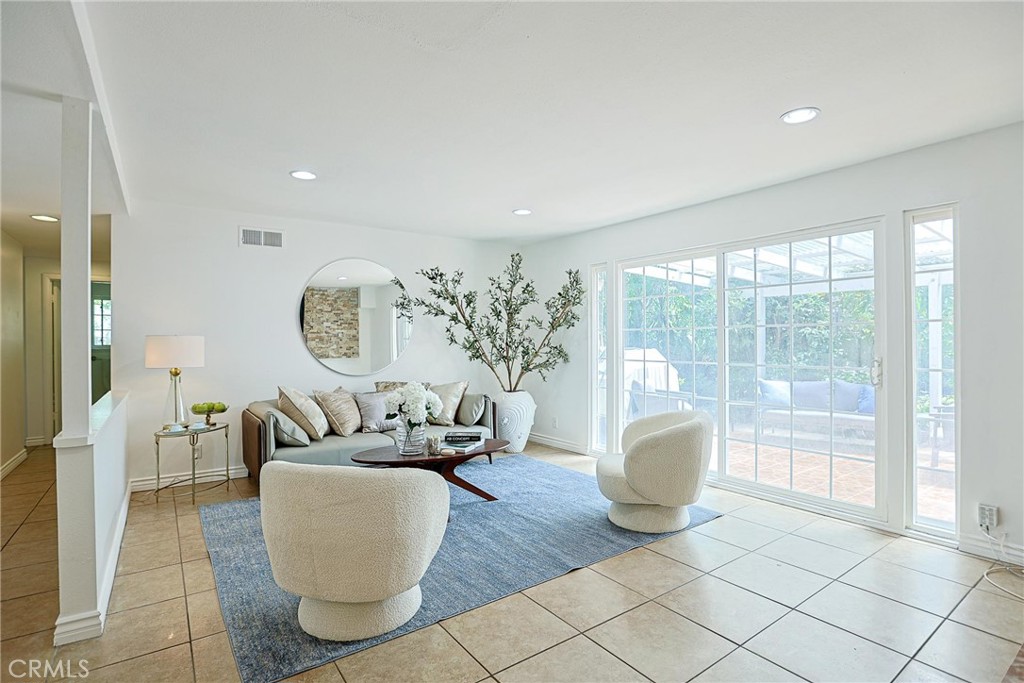 990 S Siet Place
