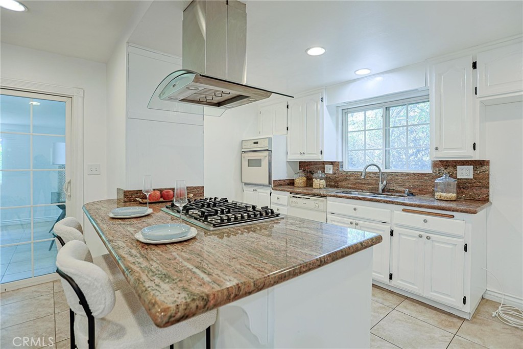 990 S Siet Place