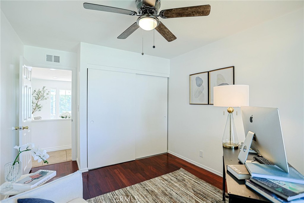 990 S Siet Place