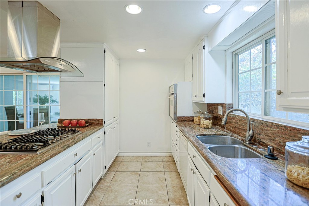 990 S Siet Place