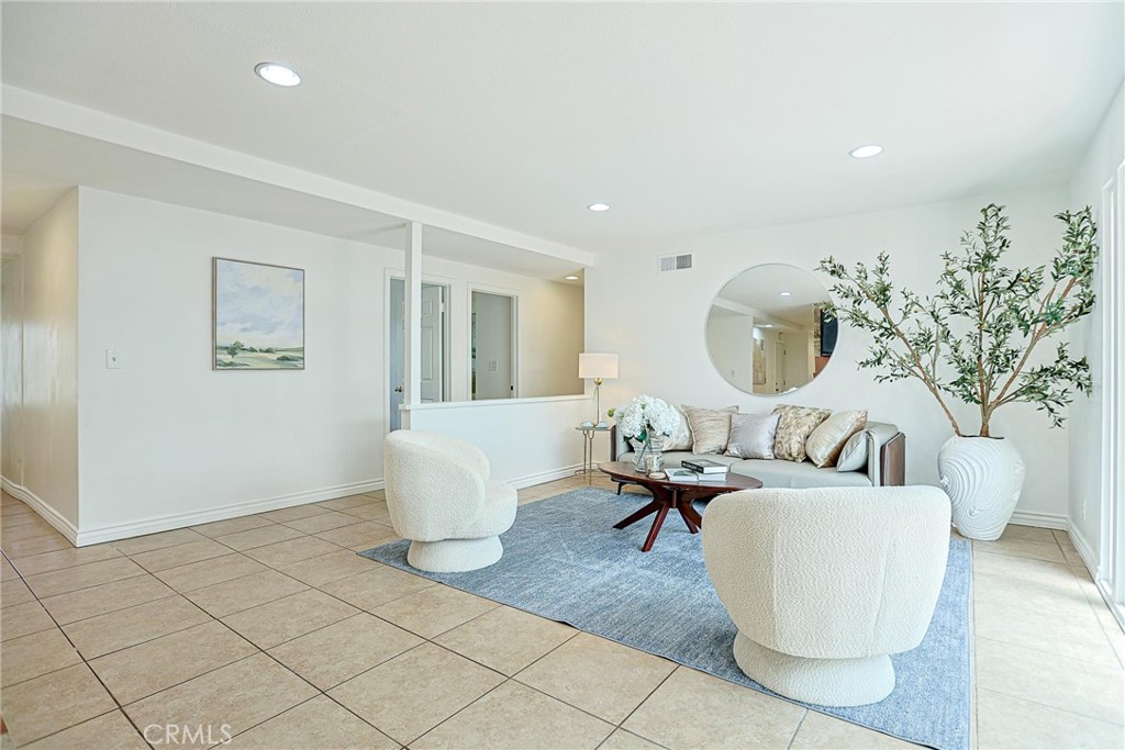 990 S Siet Place