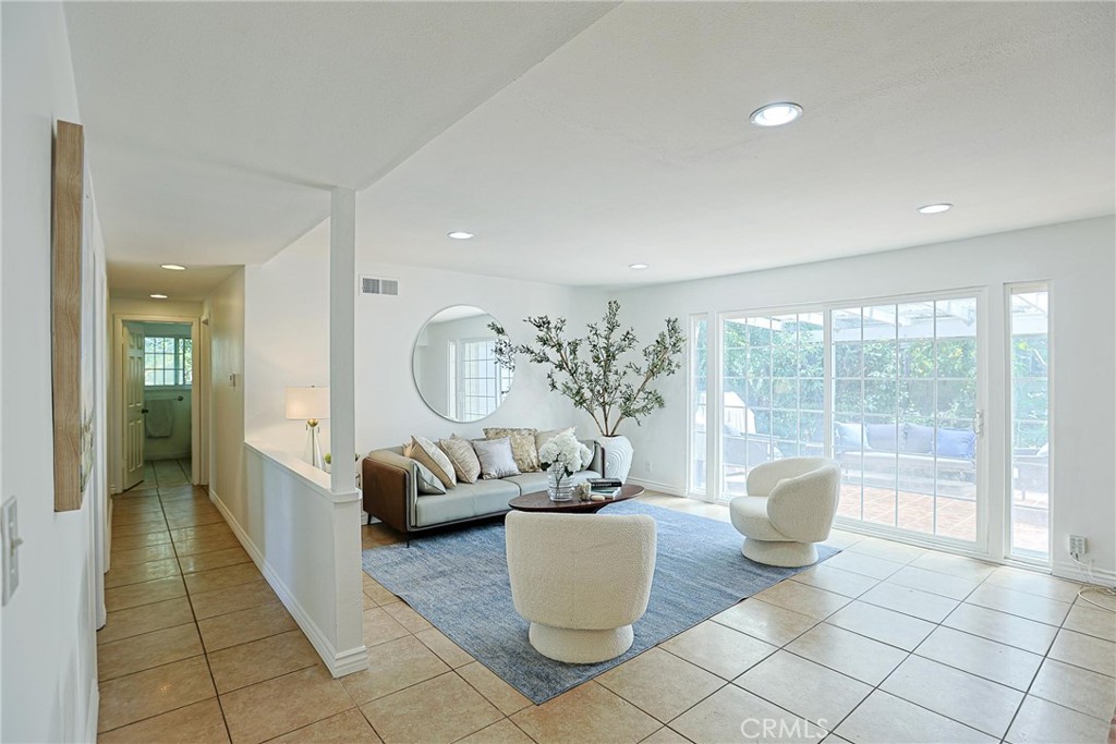990 S Siet Place