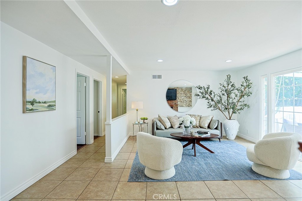 990 S Siet Place