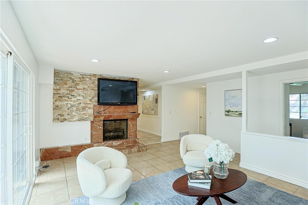 990 S Siet Place