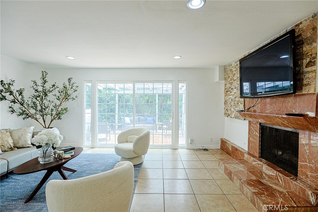 990 S Siet Place