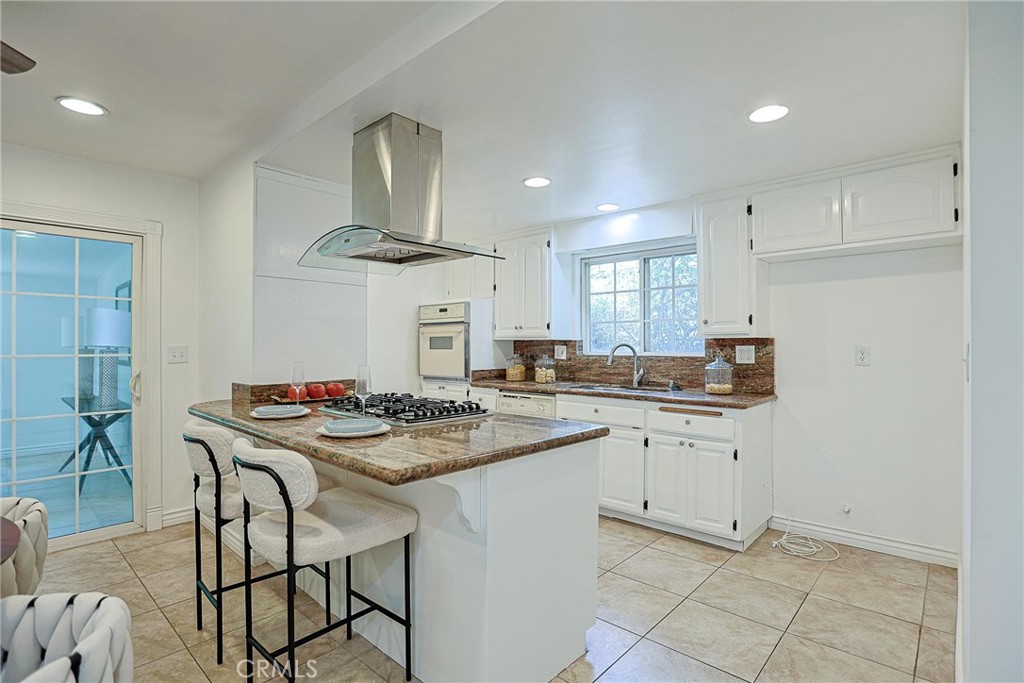 990 S Siet Place