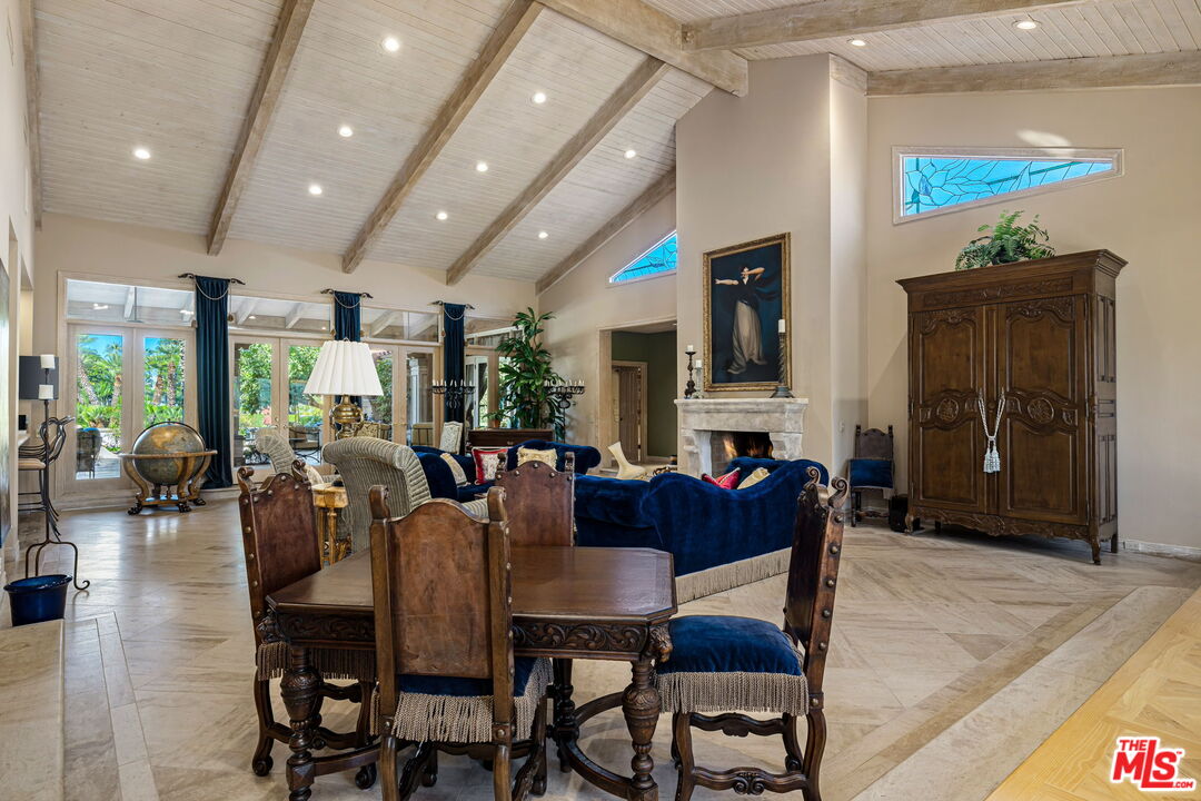 71150 N Thunderbird Ter