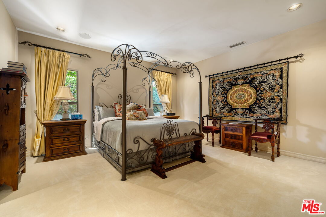 71150 N Thunderbird Ter