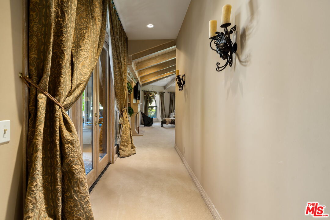 71150 N Thunderbird Ter