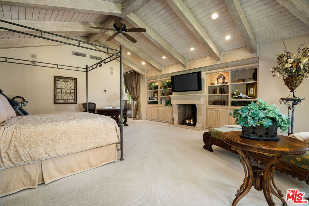 71150 N Thunderbird Ter