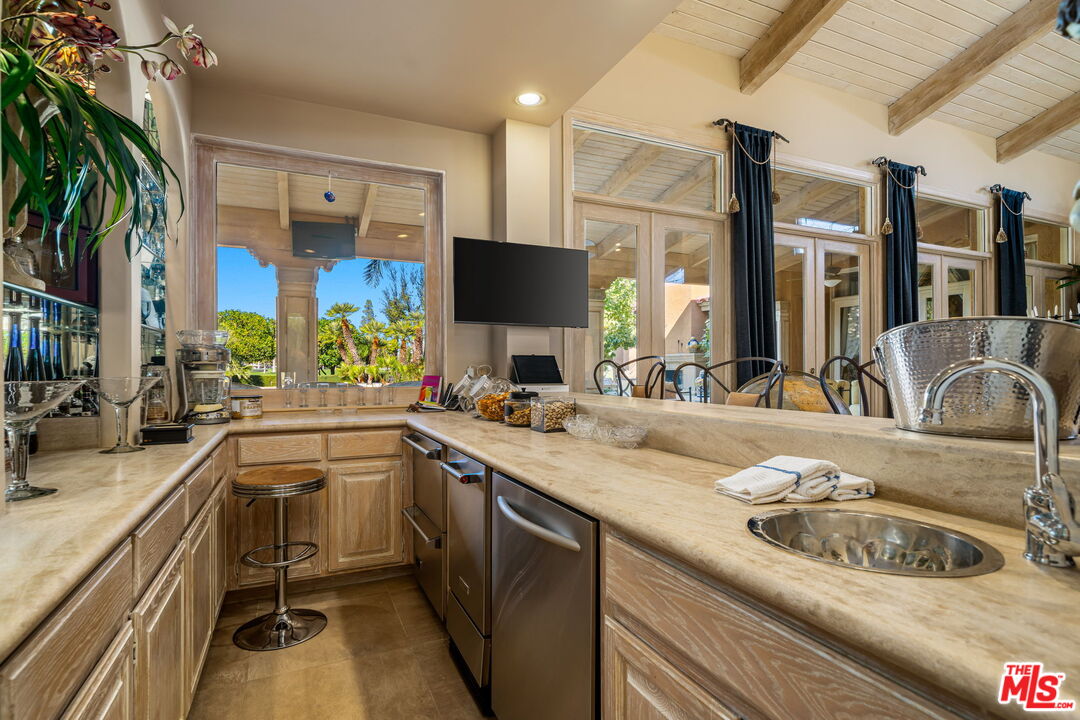 71150 N Thunderbird Ter