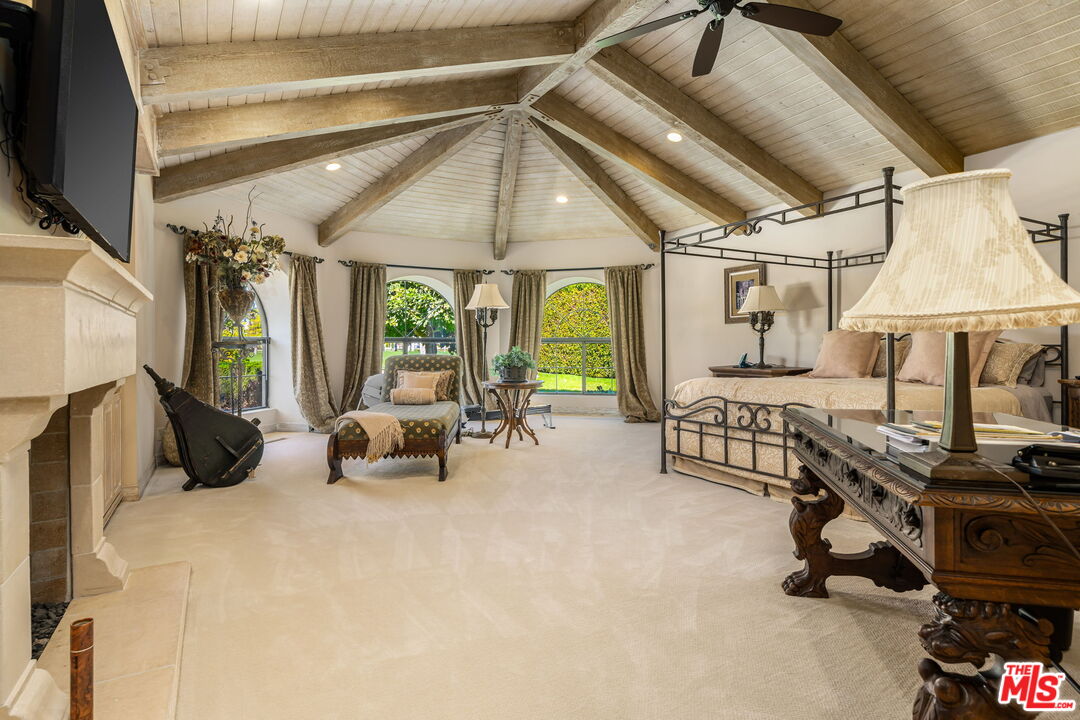 71150 N Thunderbird Ter