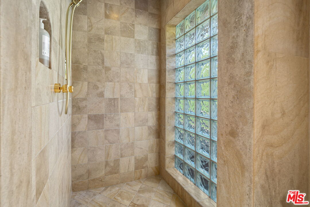 71150 N Thunderbird Ter