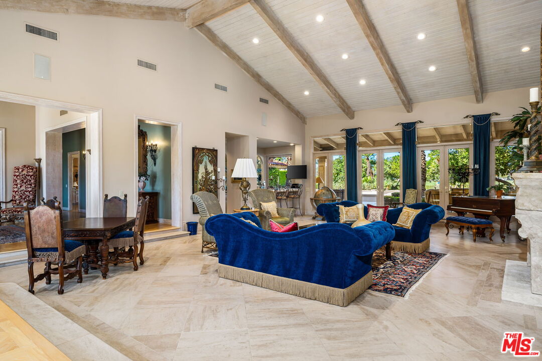 71150 N Thunderbird Ter