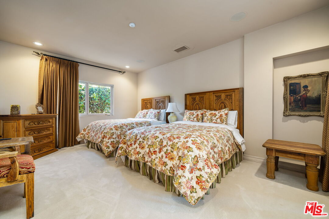 71150 N Thunderbird Ter