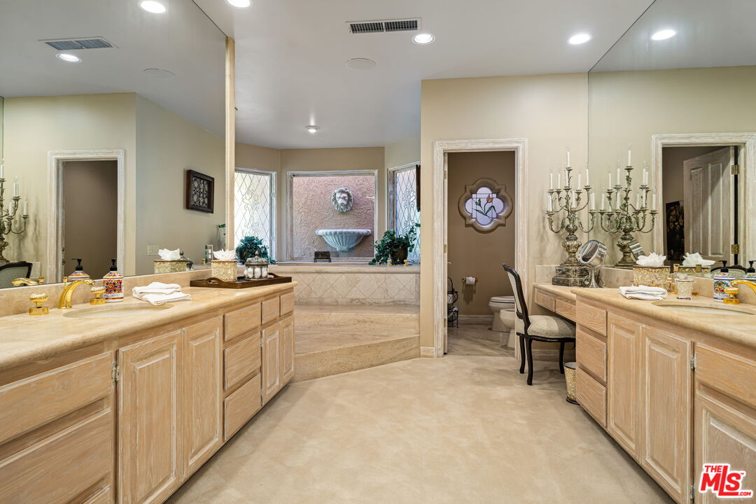 71150 N Thunderbird Ter