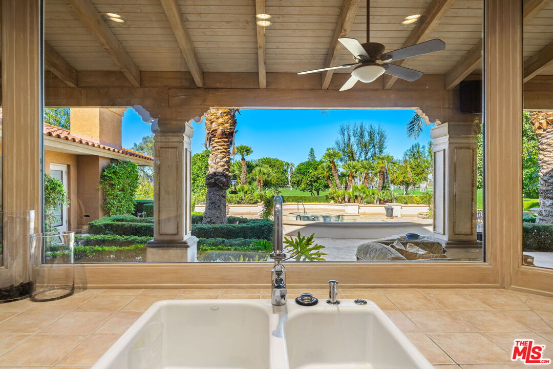 71150 N Thunderbird Ter