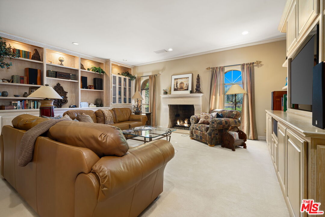 71150 N Thunderbird Ter