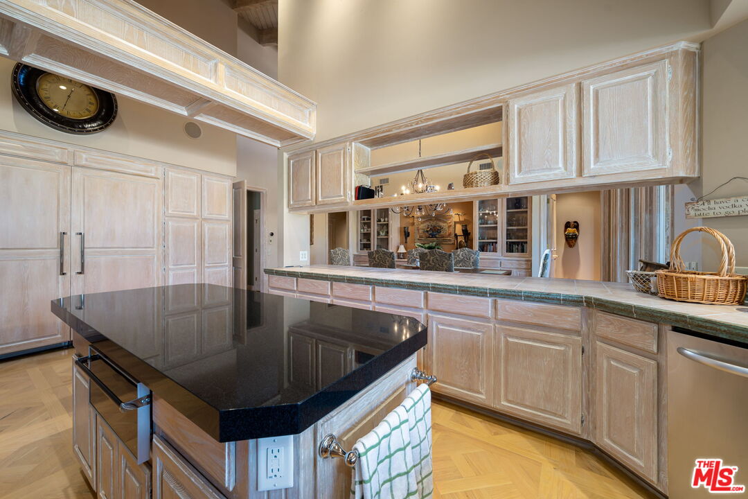 71150 N Thunderbird Ter