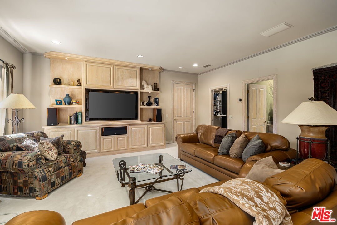 71150 N Thunderbird Ter