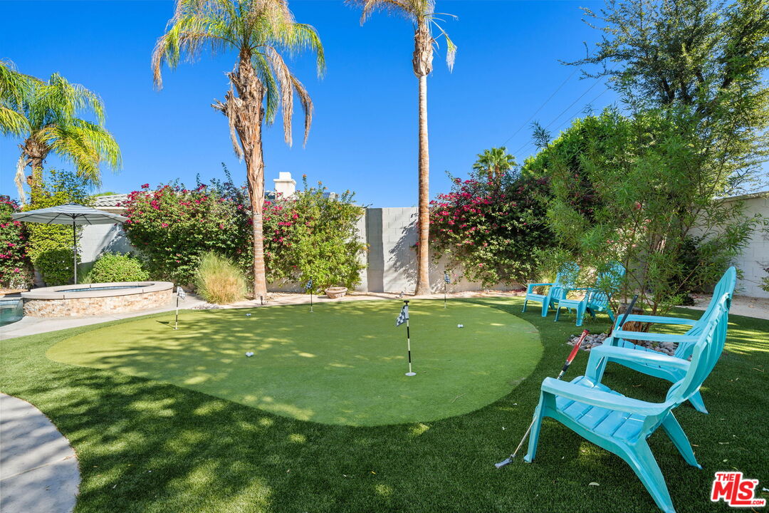 8 Dickens Ct
