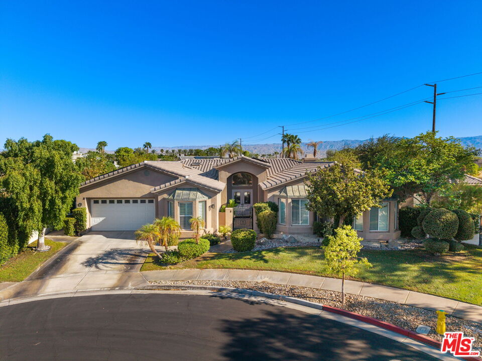 8 Dickens Ct
