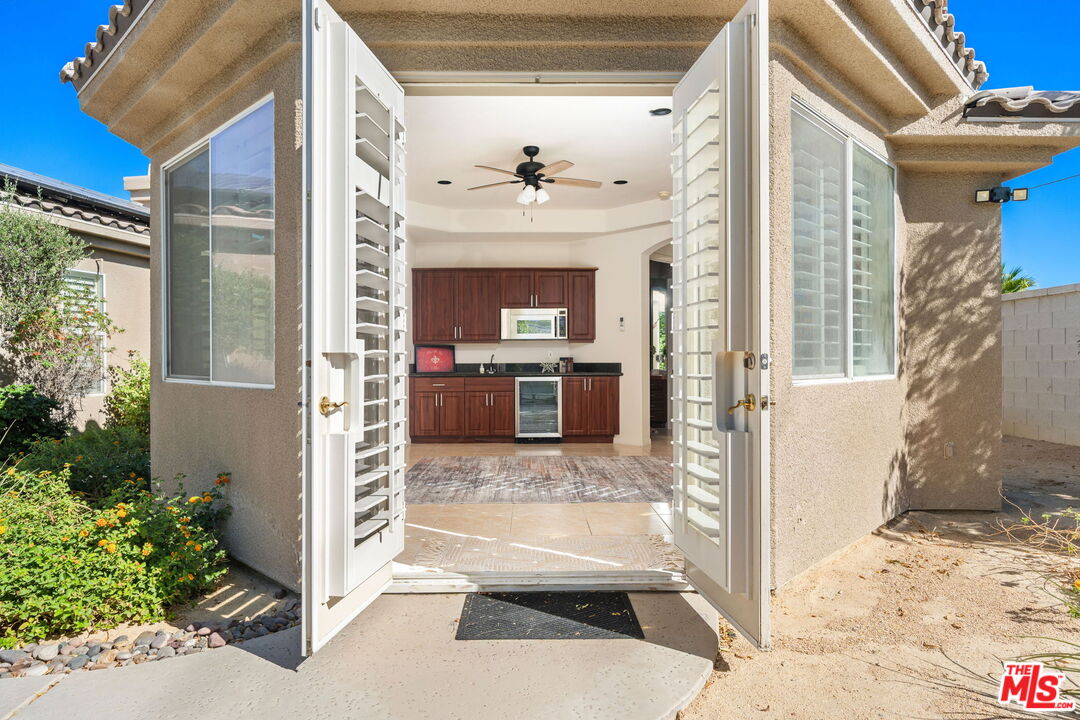 8 Dickens Ct