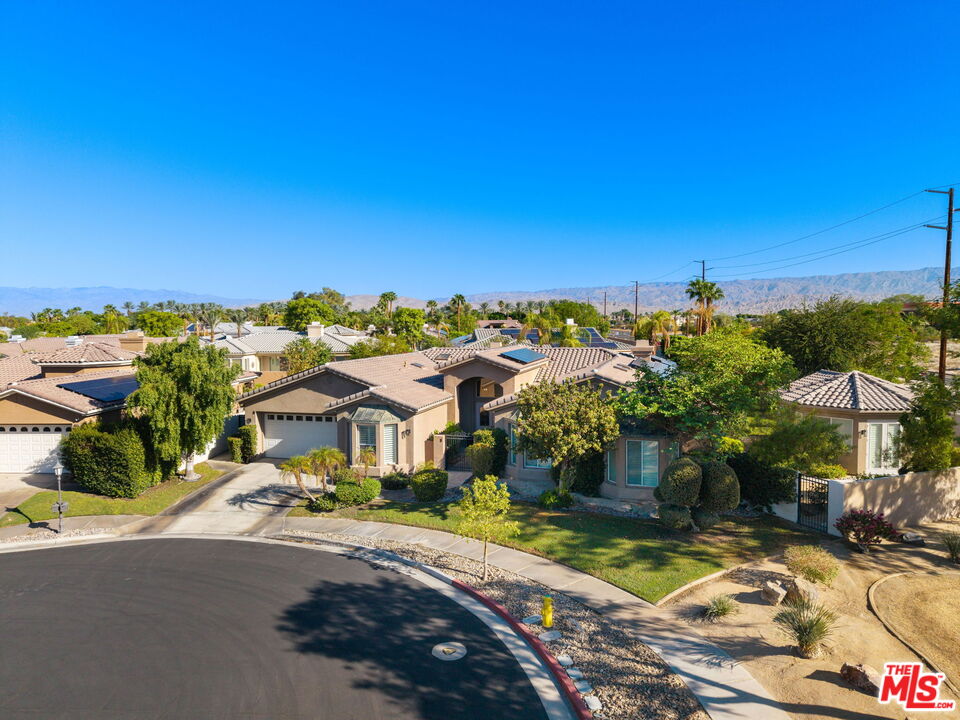 8 Dickens Ct