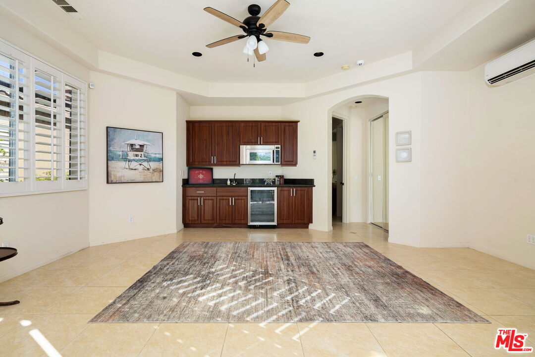 8 Dickens Ct