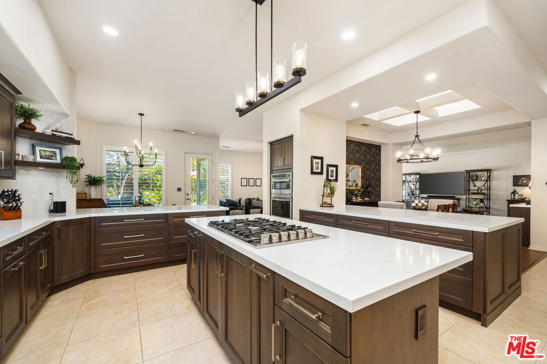 8 Dickens Ct