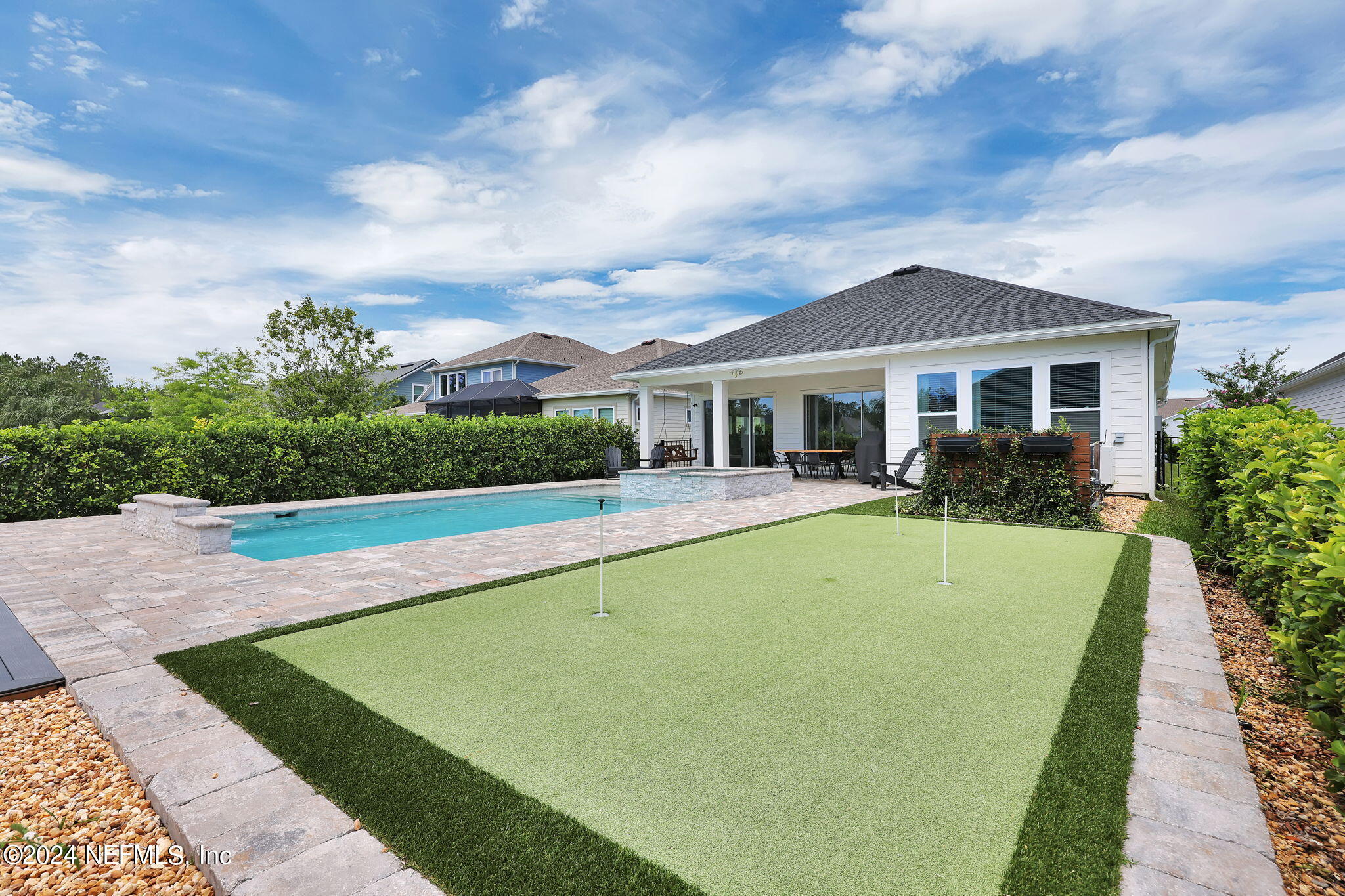33 FARMERS BRANCH Avenue
