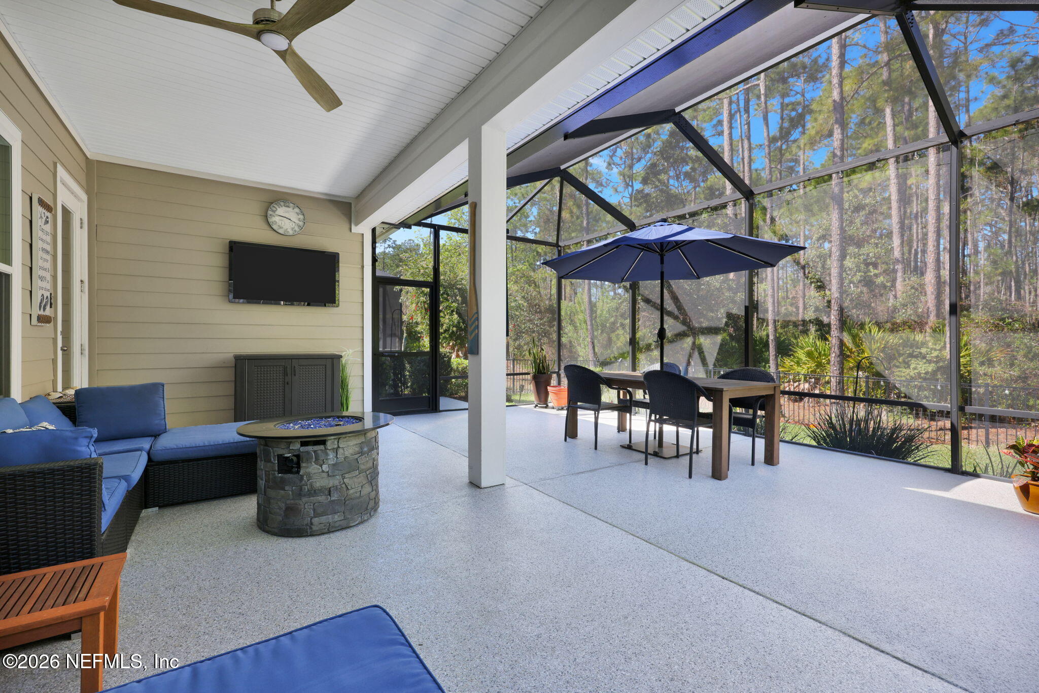 140 WHISPER ROCK Drive