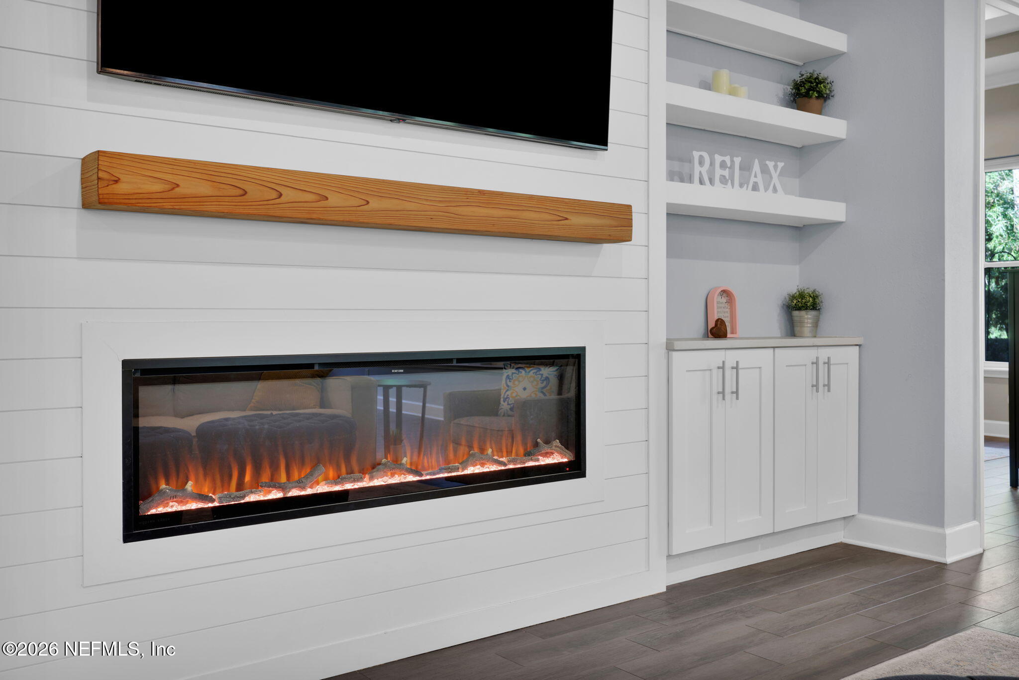 140 WHISPER ROCK Drive