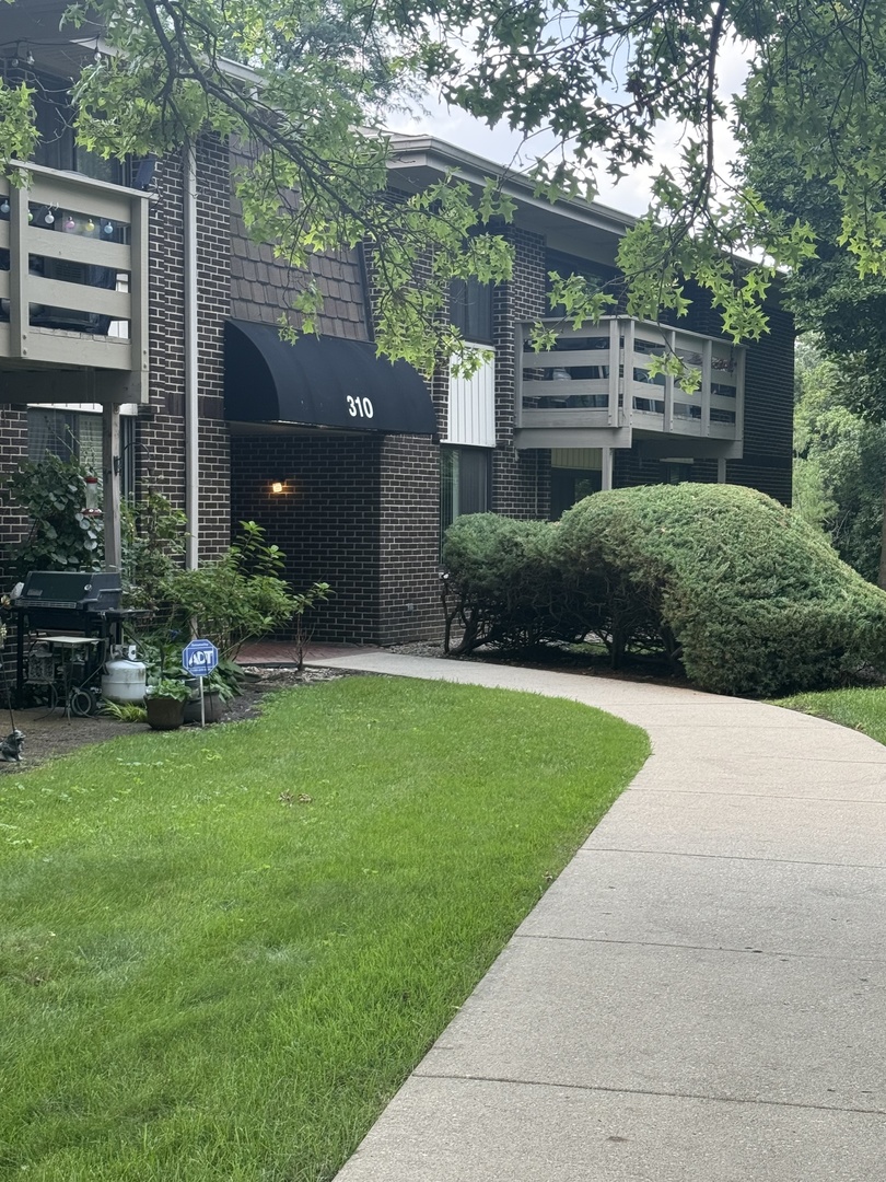 310 W Greenbriar Road Unit: 2B
