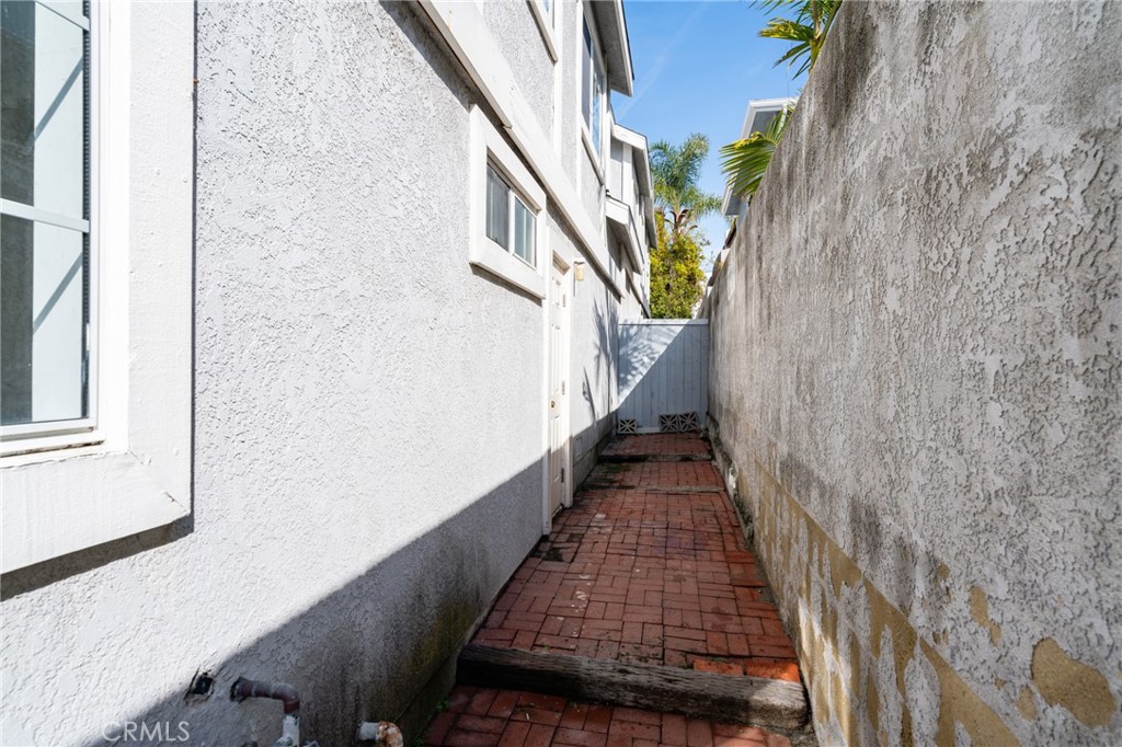 1805 Carnegie Lane 2