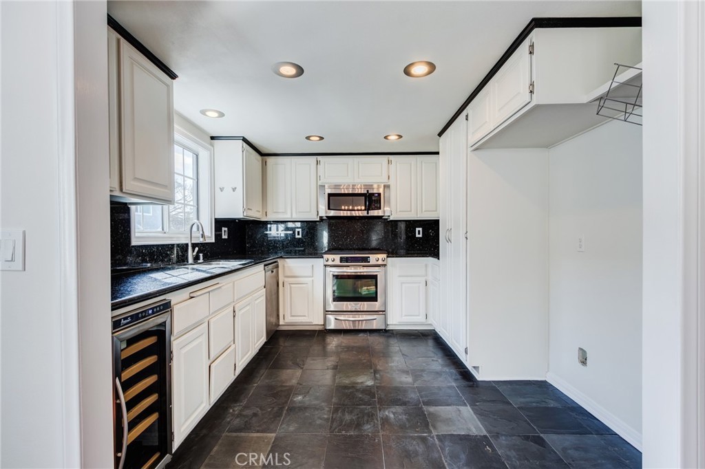 1805 Carnegie Lane 2