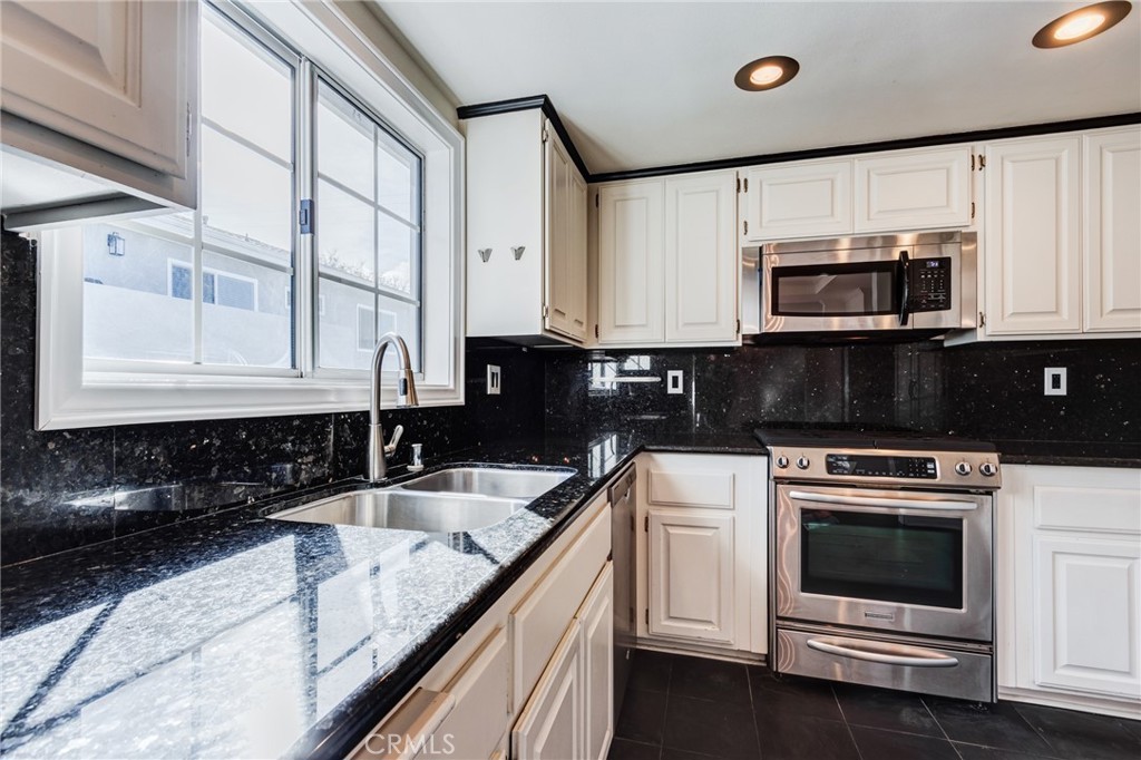 1805 Carnegie Lane 2