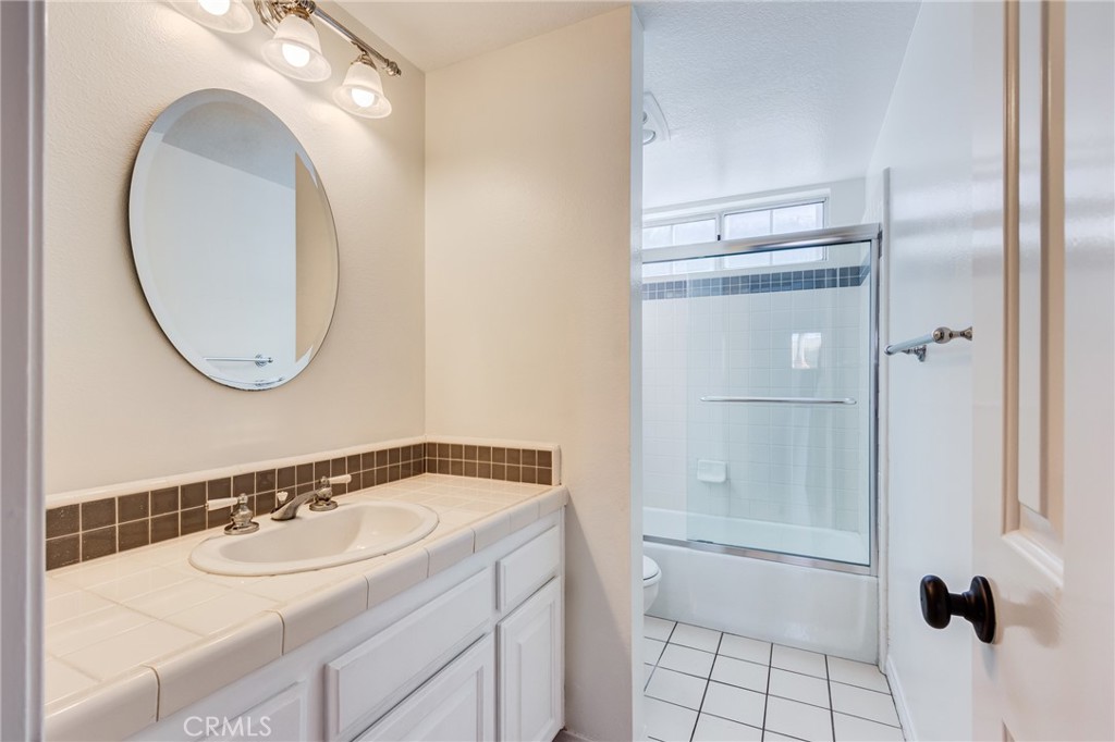 1805 Carnegie Lane 2