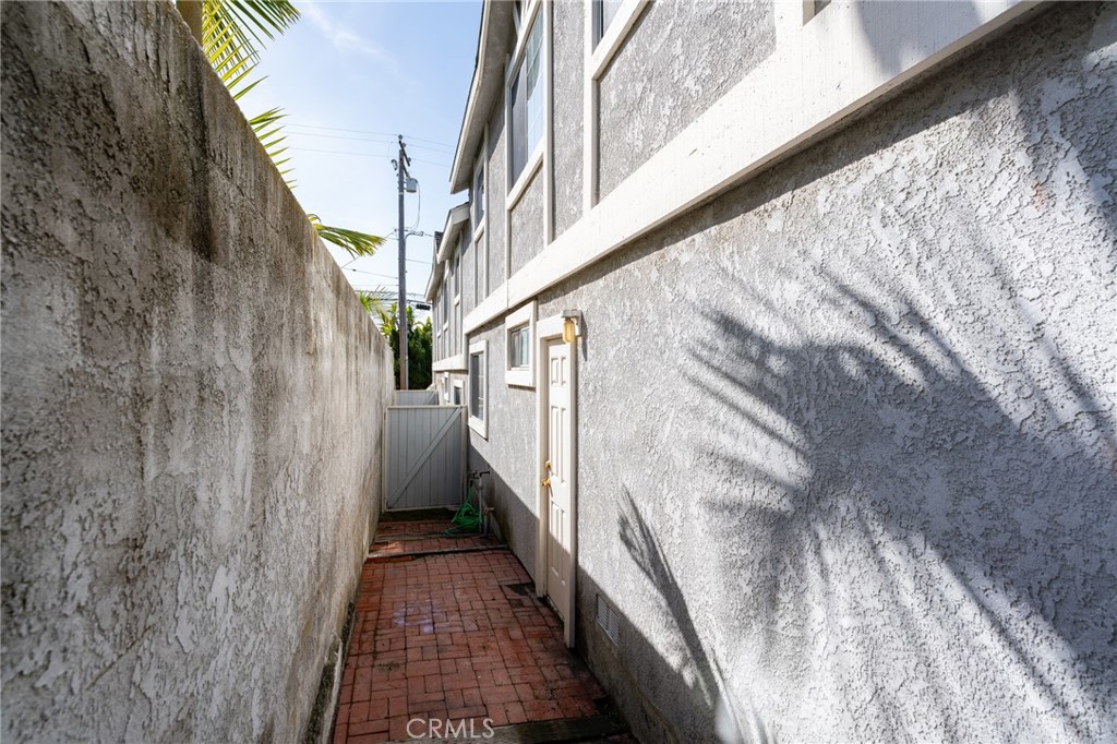 1805 Carnegie Lane 2