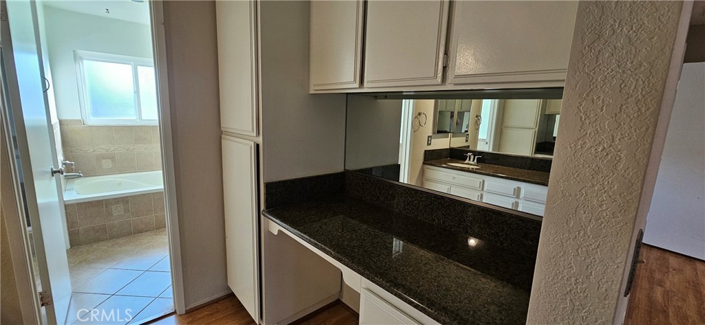 2218 Gates Avenue 1/2