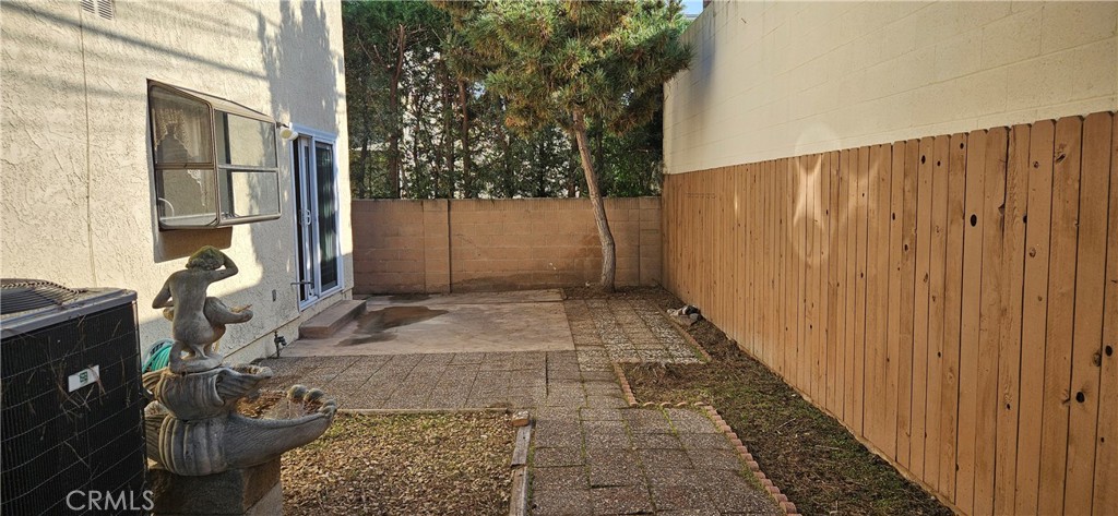 2218 Gates Avenue 1/2