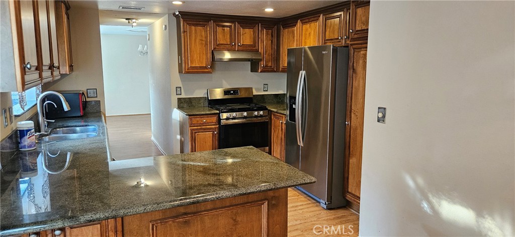 2218 Gates Avenue 1/2