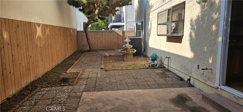 2218 Gates Avenue 1/2